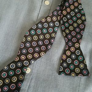 Spots multi-colored bow tie